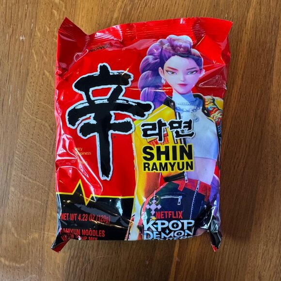 K-POP Demon Hunters Shin Ramyun Collectible 4 Pack Ramen Noodles Rumi Zoey Mira - Picture 6 of 7
